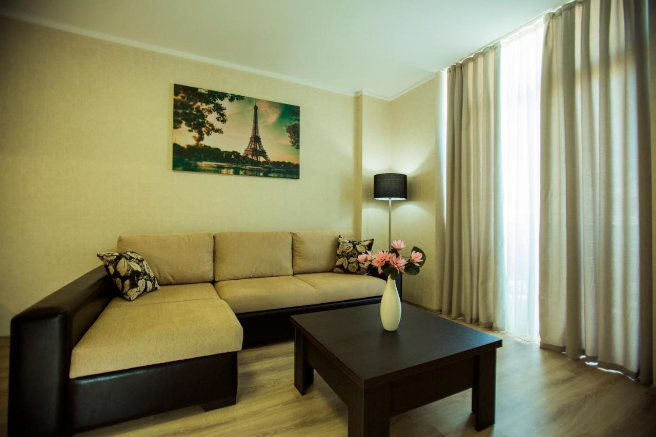 Holiday Lux Sea Towers Batumi Exterior foto