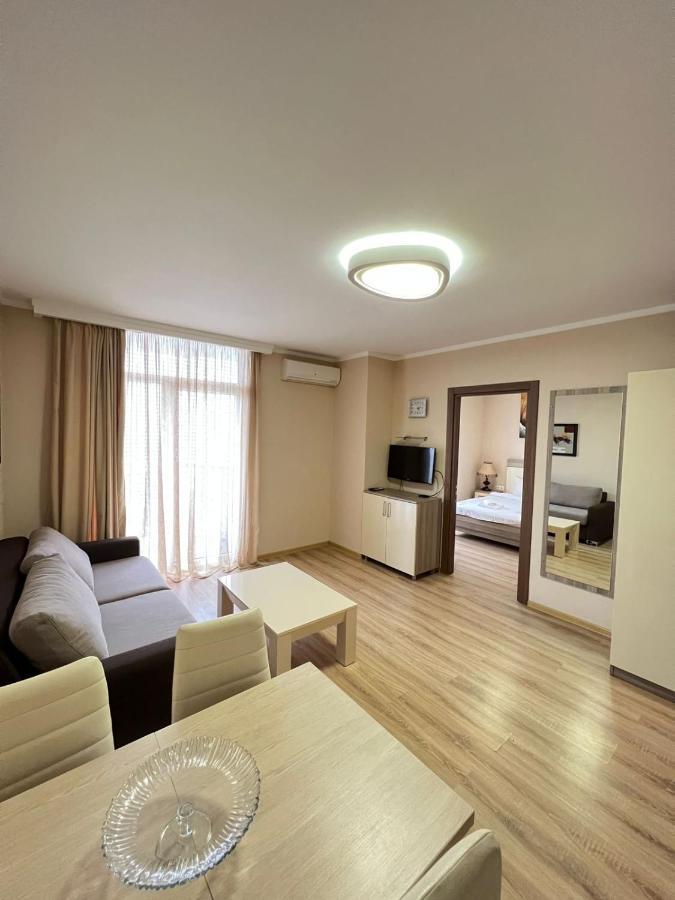 Holiday Lux Sea Towers Batumi Exterior foto
