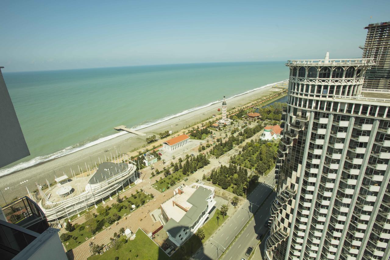 Holiday Lux Sea Towers Batumi Exterior foto